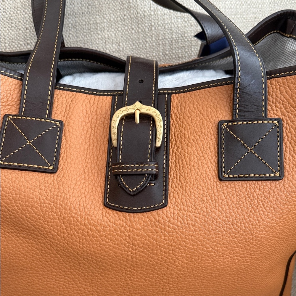 Dooney and Bourke, large Leather Tote Bag and cosmetic case - Picture 16 of 16